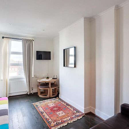 Ferienwohnung Entire Luxurious Flat Sleeps 4 Persons London Exterior foto