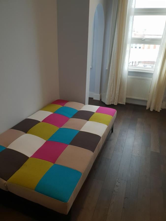 Ferienwohnung Entire Luxurious Flat Sleeps 4 Persons London Exterior foto